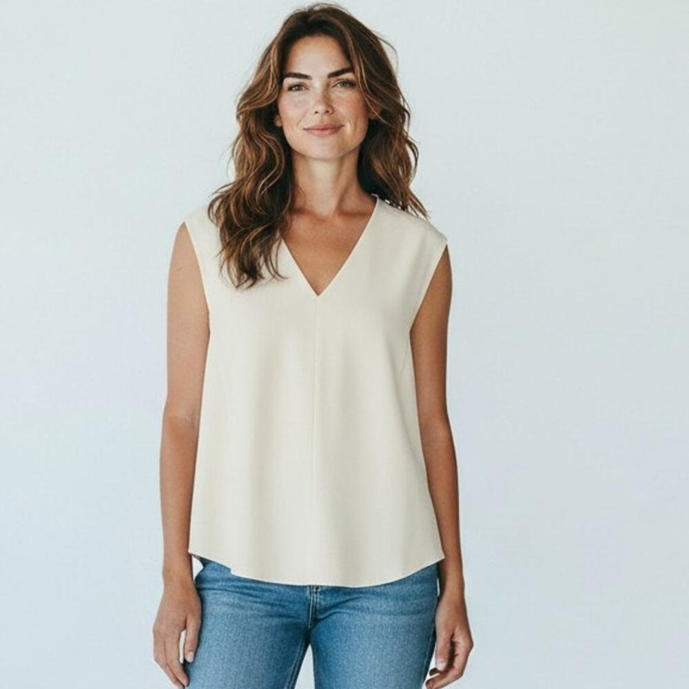 S Top Satin Cap Sleeve Vince. Cream Sleeveless V-Neck Blouse Quiet Luxury